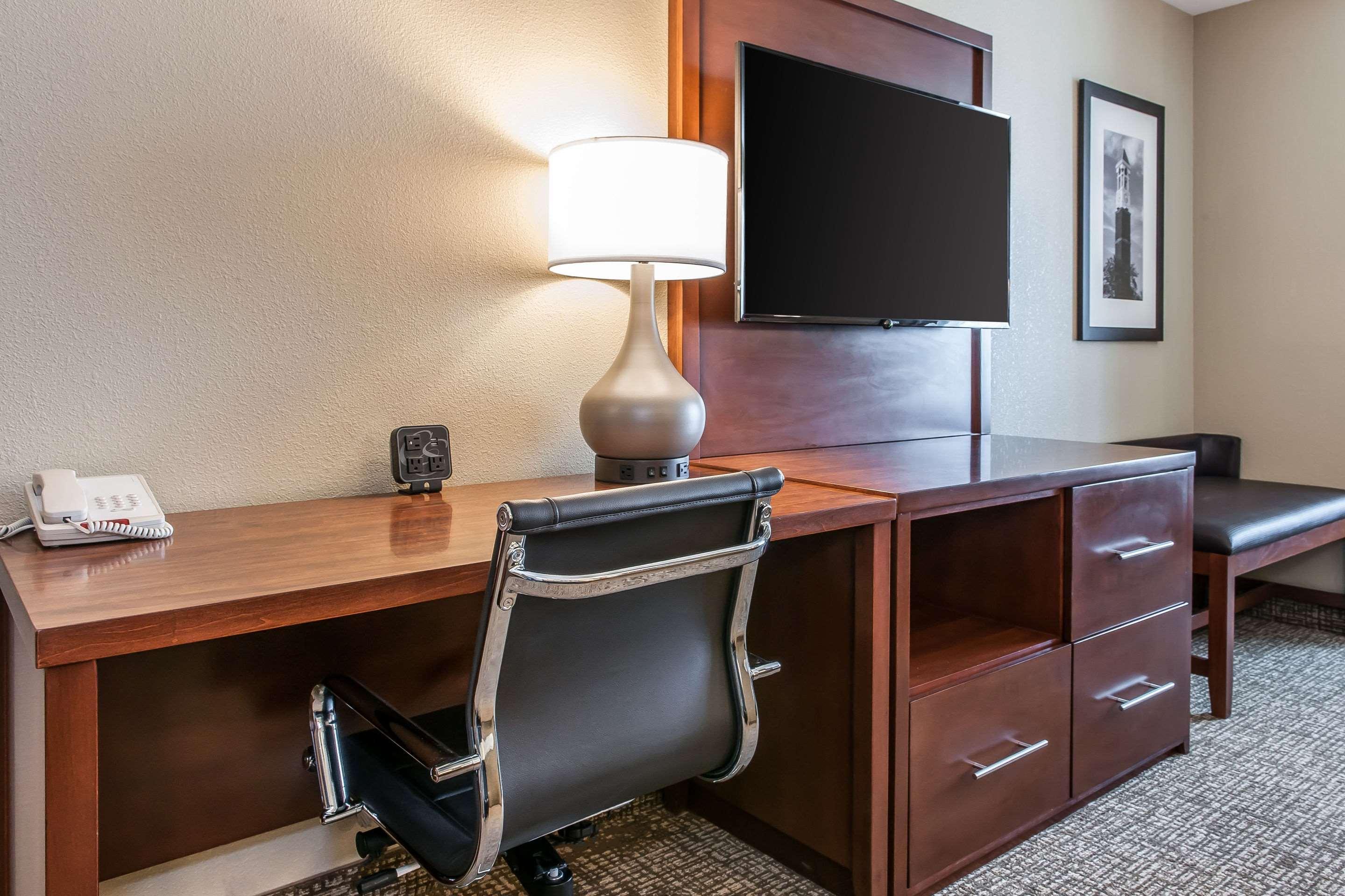 Comfort Suites Rensselaer Near Fair Oaks Экстерьер фото