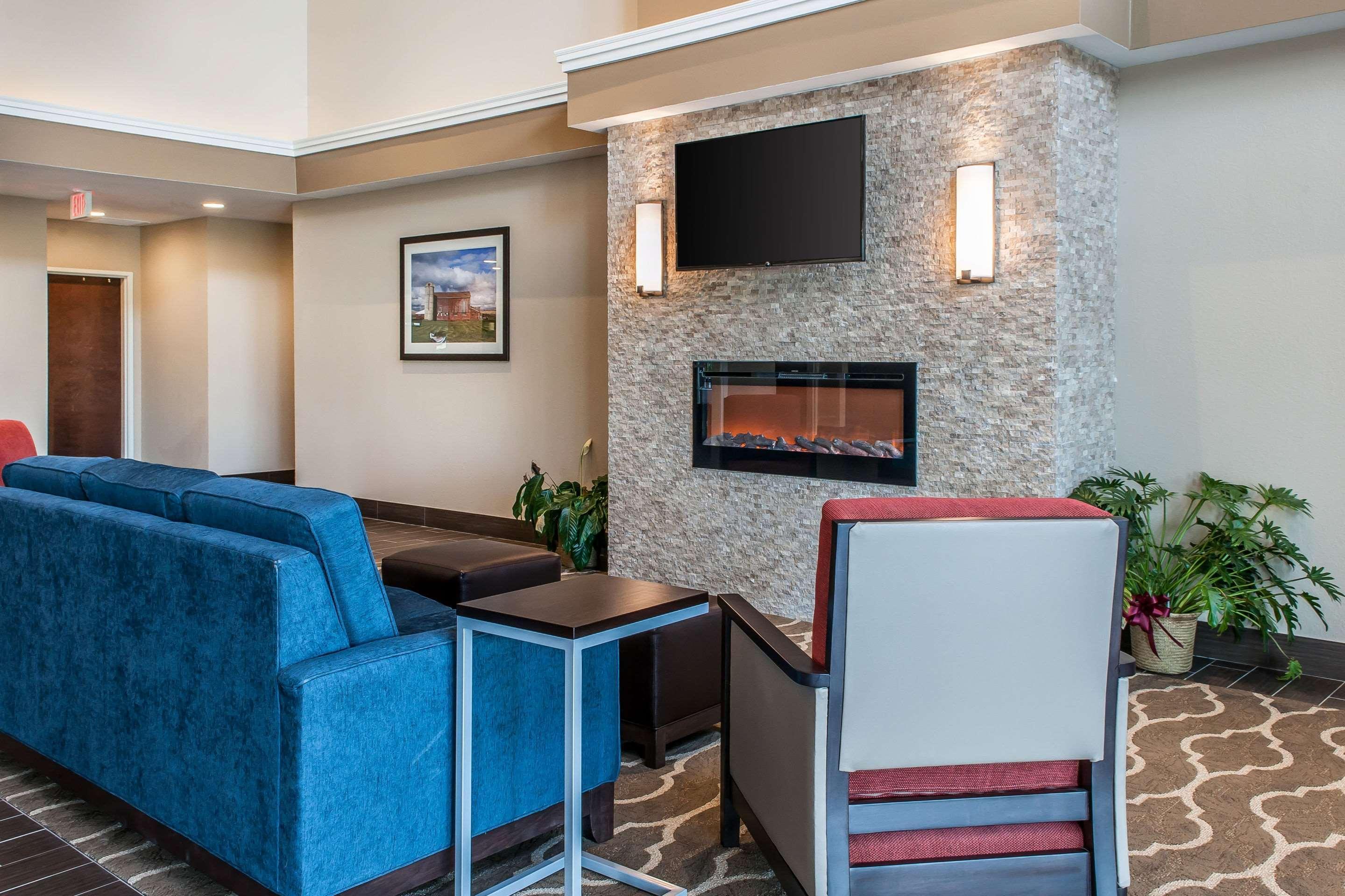 Comfort Suites Rensselaer Near Fair Oaks Экстерьер фото