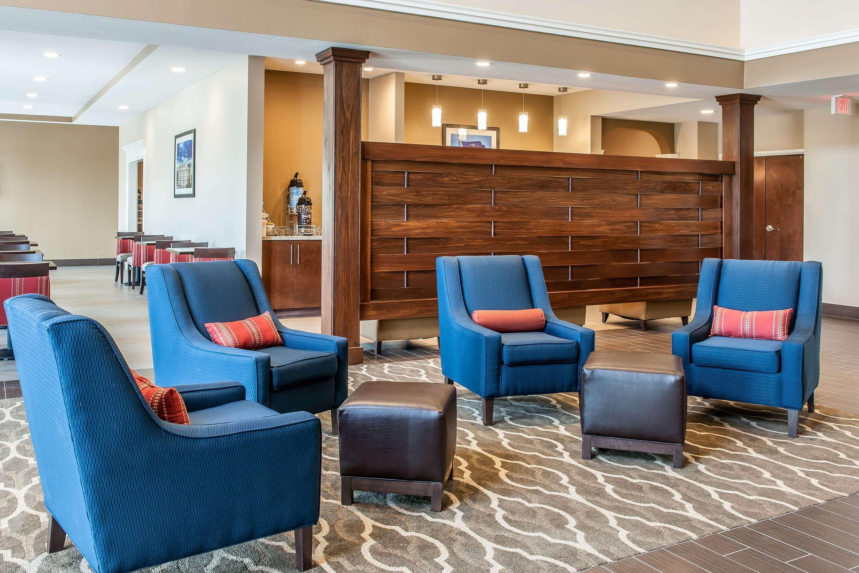 Comfort Suites Rensselaer Near Fair Oaks Экстерьер фото